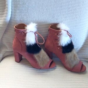 Cape Robbin rose color boot with fur, size 8.5, 3.5in heel, never worn, orig box